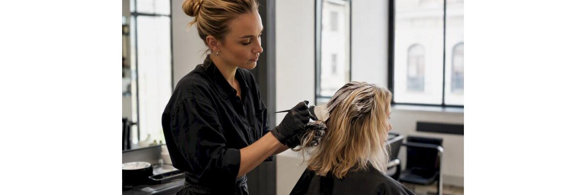 Schonend Blondieren: Salon-Route und sichere DIY-Grenzen - Schonend Blondieren: Salon-Route und sichere DIY-Grenzen