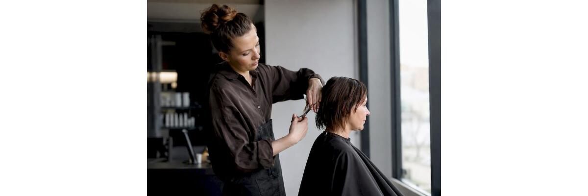 Midlife‑Friseurstyling: Selbstvertrauen durch den richtigen Schnitt - Midlife‑Friseurstyling: Selbstvertrauen durch den richtigen Schnitt
