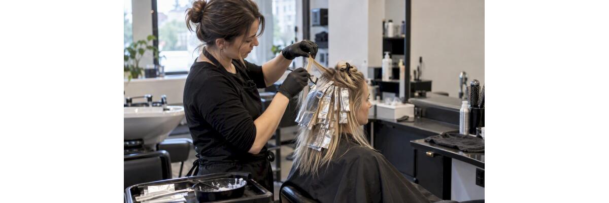 Strähnchen: So lange dauert der Friseurtermin wirklich - Strähnchen: So lange dauert der Friseurtermin wirklich